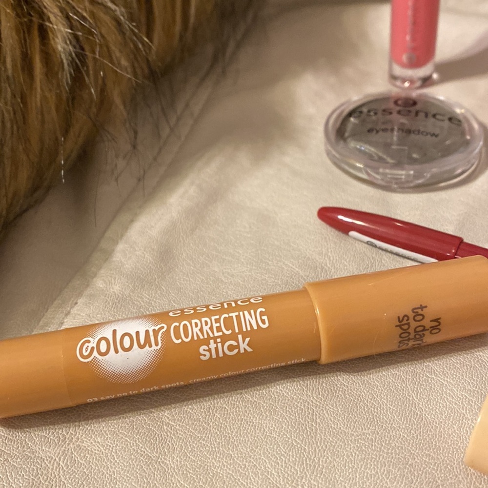 Bundle of 10 essence items(eyeshadow,lipgloss,lip liner,concealer,black mascara) - Picture 7 of 14